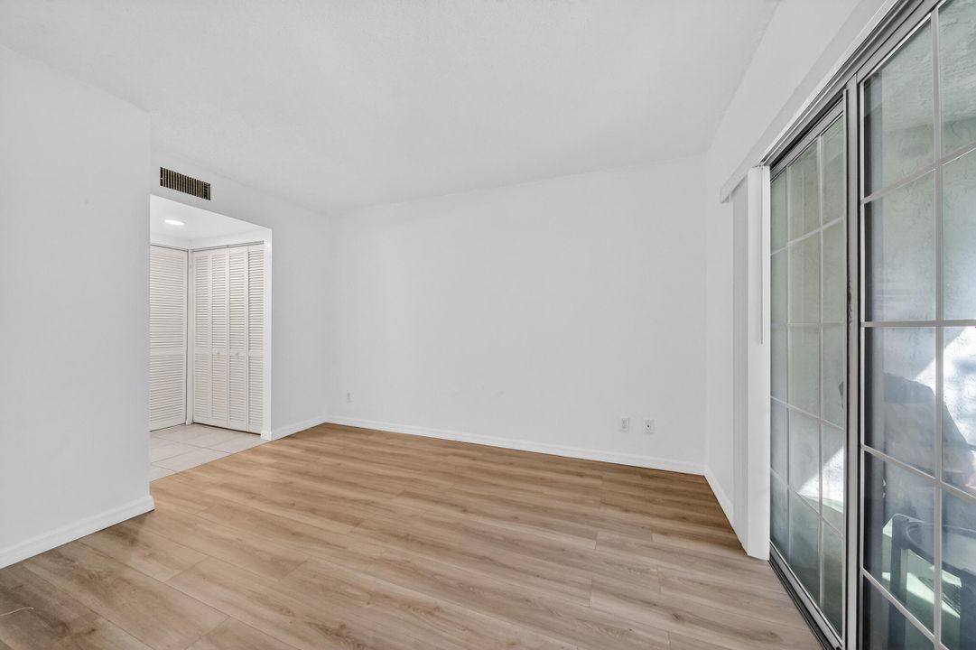 На продажу: $179,000 (2 спален, 2 ванн, 874 Квадратных фут)