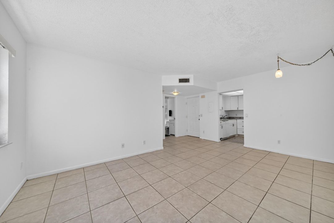 На продажу: $179,000 (2 спален, 2 ванн, 874 Квадратных фут)