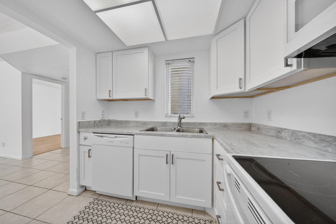 На продажу: $179,000 (2 спален, 2 ванн, 874 Квадратных фут)