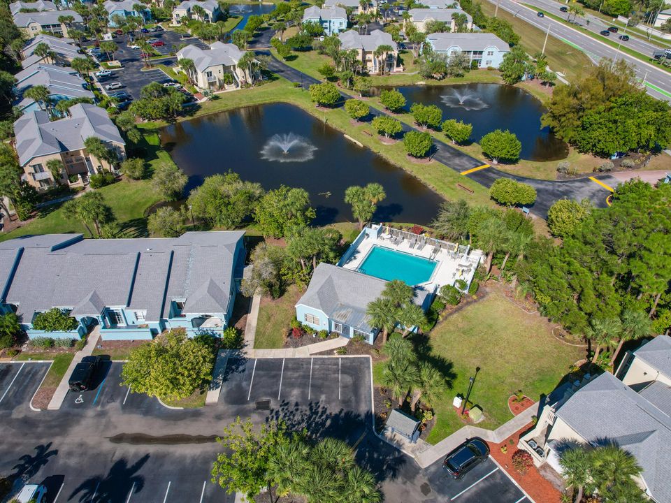 На продажу: $179,000 (2 спален, 2 ванн, 874 Квадратных фут)