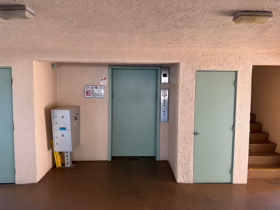 For Sale: $84,900 (1 beds, 1 baths, 764 Square Feet)