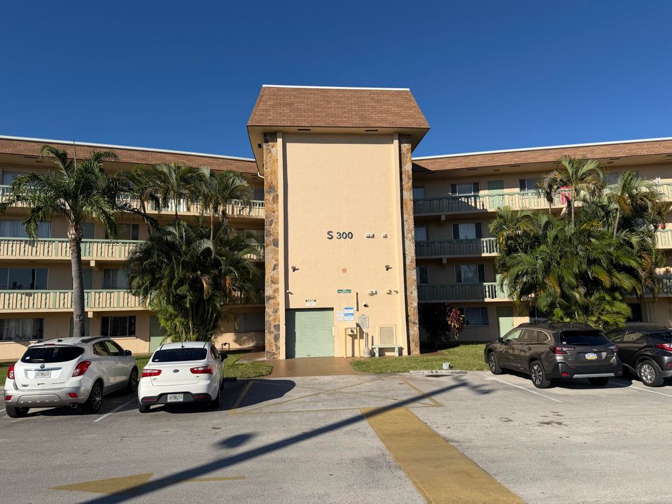 For Sale: $84,900 (1 beds, 1 baths, 764 Square Feet)