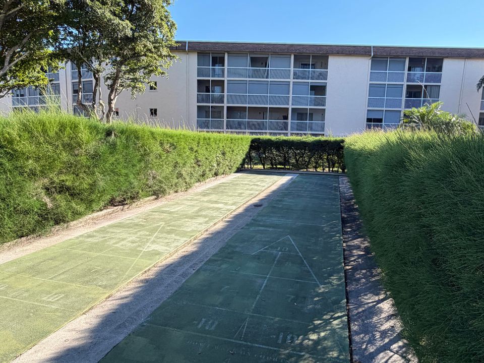 For Sale: $84,900 (1 beds, 1 baths, 764 Square Feet)