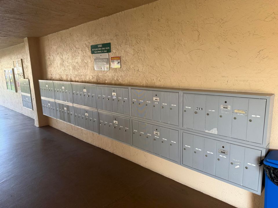 For Sale: $84,900 (1 beds, 1 baths, 764 Square Feet)