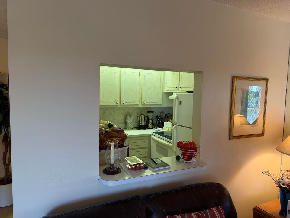 For Sale: $84,900 (1 beds, 1 baths, 764 Square Feet)