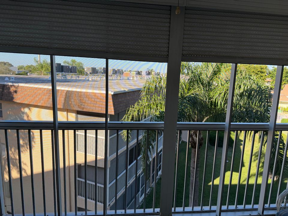 For Sale: $84,900 (1 beds, 1 baths, 764 Square Feet)