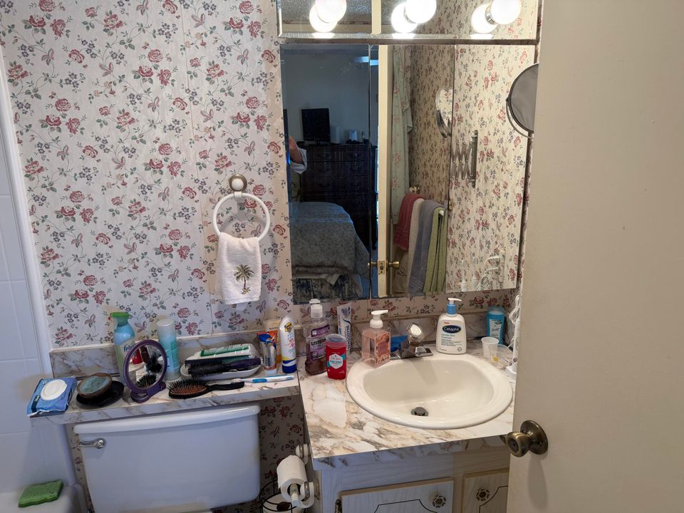 For Sale: $84,900 (1 beds, 1 baths, 764 Square Feet)