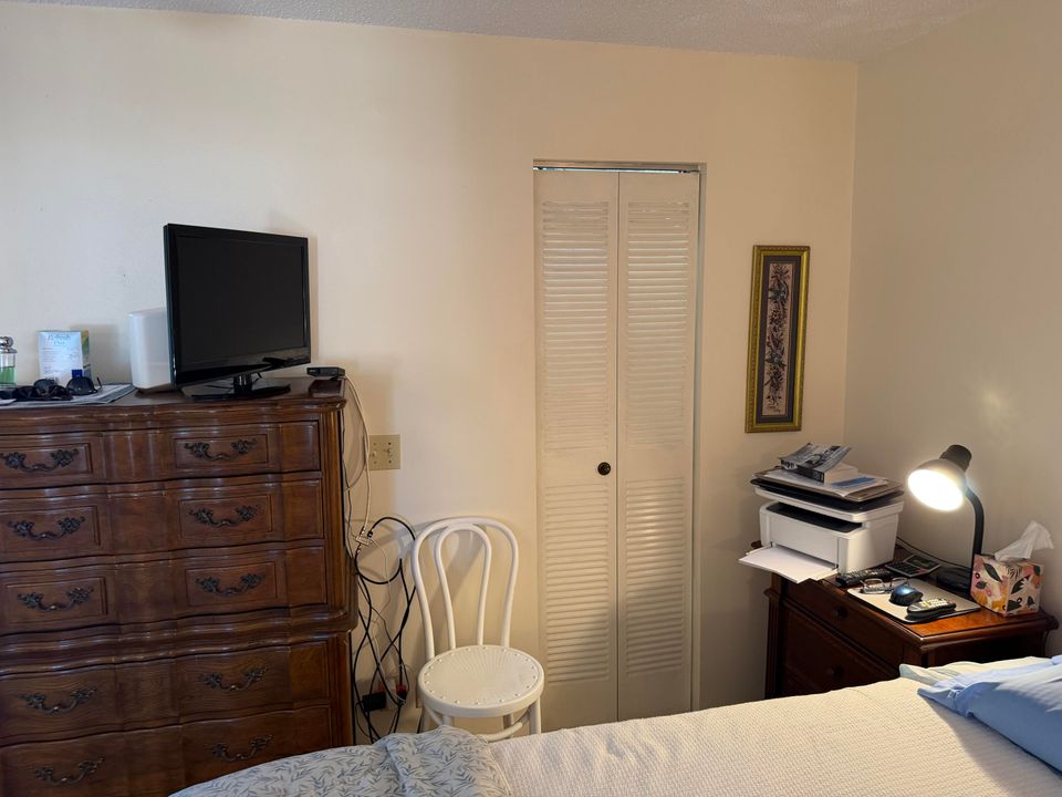 For Sale: $84,900 (1 beds, 1 baths, 764 Square Feet)