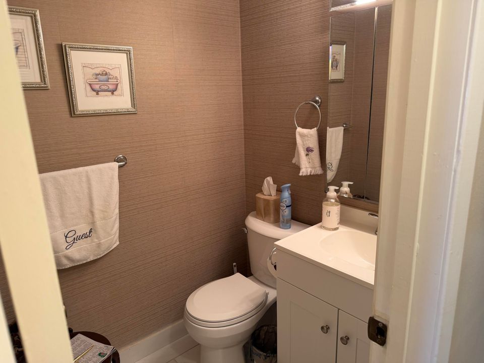 For Sale: $84,900 (1 beds, 1 baths, 764 Square Feet)