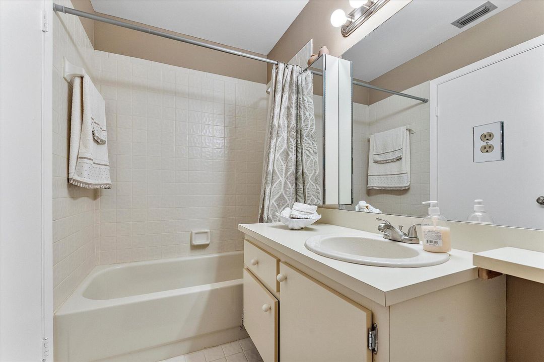 待售: $290,000 (2 贝兹, 2 浴室, 1263 平方英尺)