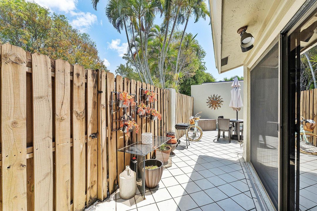 待售: $290,000 (2 贝兹, 2 浴室, 1263 平方英尺)