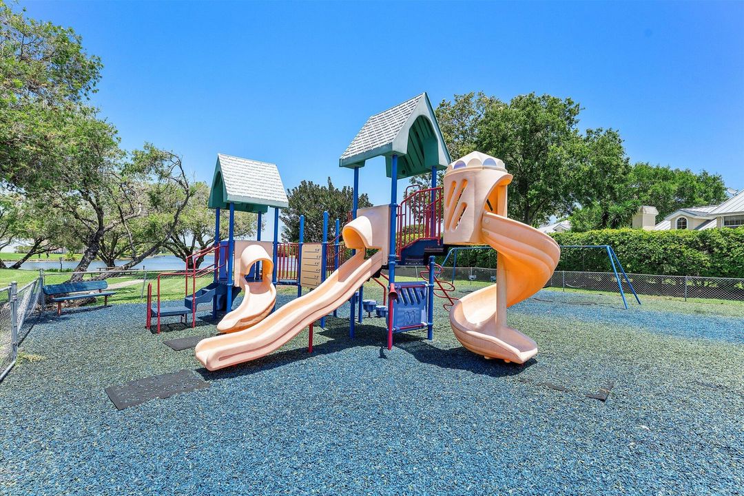 待售: $290,000 (2 贝兹, 2 浴室, 1263 平方英尺)