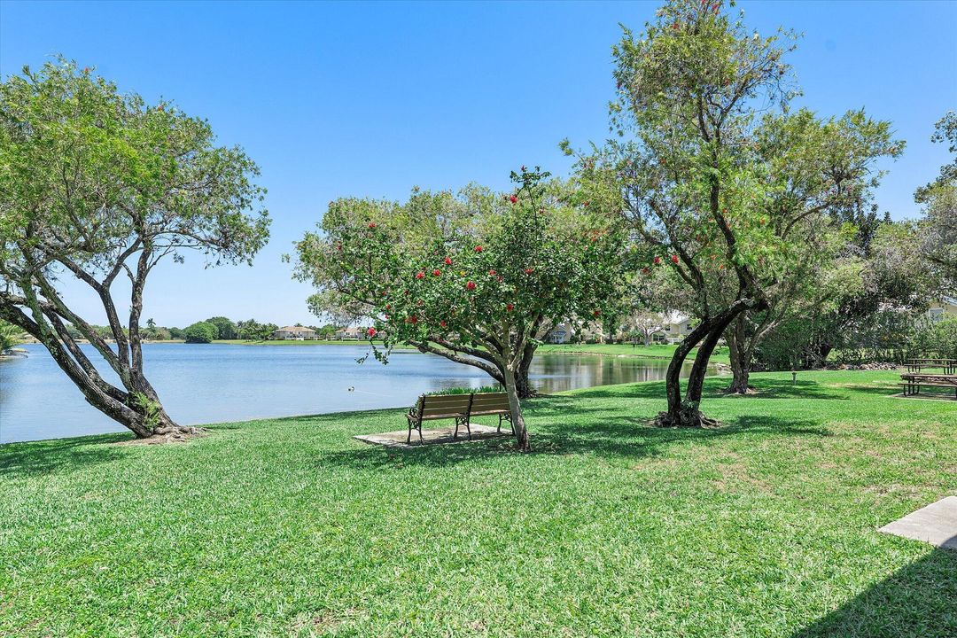 待售: $290,000 (2 贝兹, 2 浴室, 1263 平方英尺)