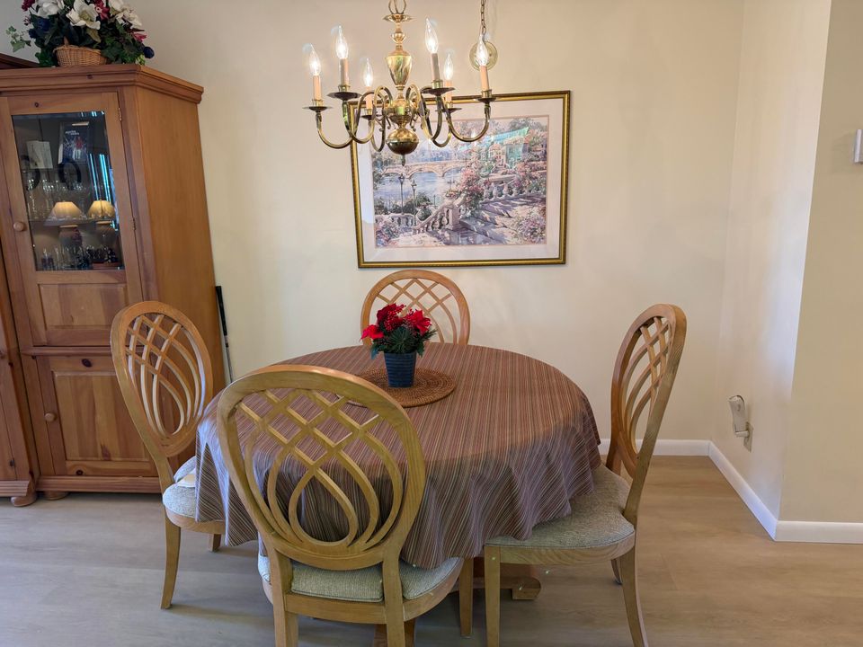 For Sale: $84,900 (1 beds, 1 baths, 764 Square Feet)