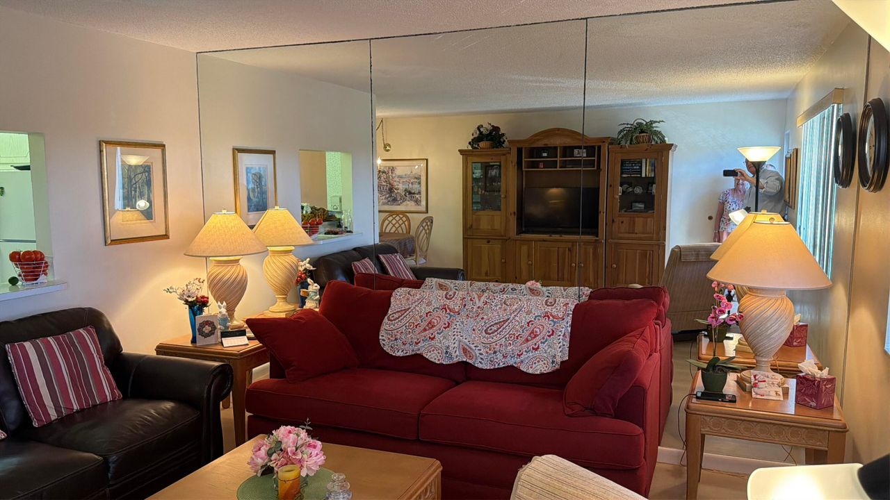 For Sale: $84,900 (1 beds, 1 baths, 764 Square Feet)