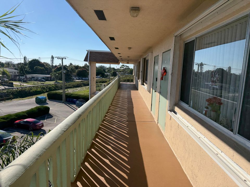 For Sale: $84,900 (1 beds, 1 baths, 764 Square Feet)