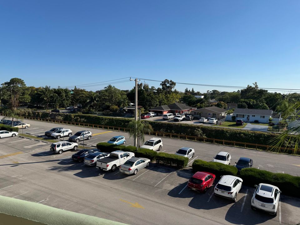 For Sale: $84,900 (1 beds, 1 baths, 764 Square Feet)