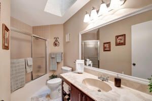 For Sale: $176,000 (2 beds, 2 baths, 1059 Square Feet)