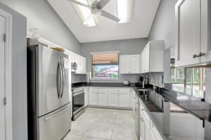 For Sale: $176,000 (2 beds, 2 baths, 1059 Square Feet)
