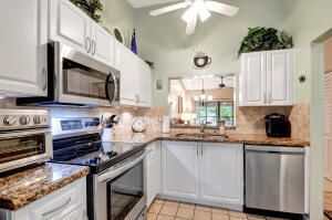 For Sale: $176,000 (2 beds, 2 baths, 1059 Square Feet)