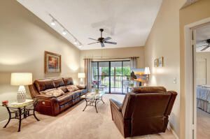 For Sale: $176,000 (2 beds, 2 baths, 1059 Square Feet)