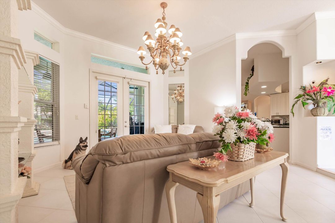 合同活跃: $750,000 (4 贝兹, 3 浴室, 2760 平方英尺)