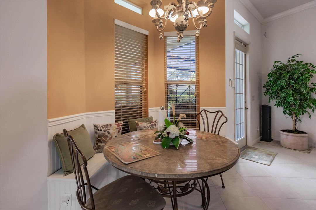 合同活跃: $750,000 (4 贝兹, 3 浴室, 2760 平方英尺)