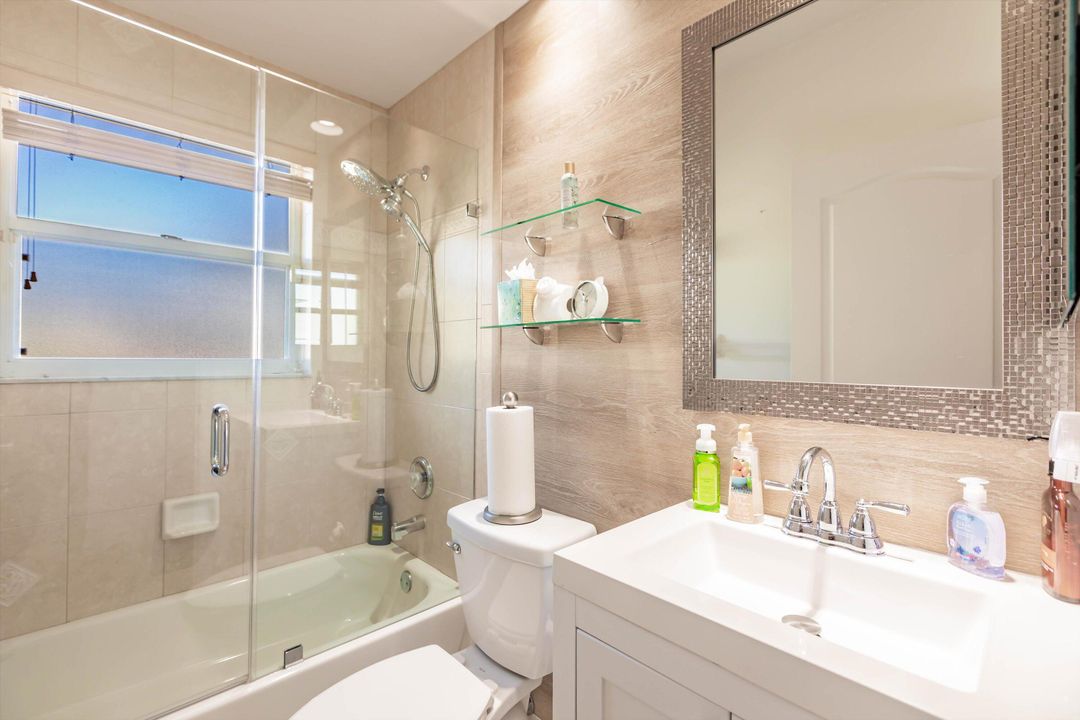 合同活跃: $750,000 (4 贝兹, 3 浴室, 2760 平方英尺)