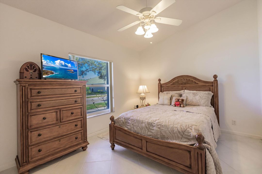 合同活跃: $750,000 (4 贝兹, 3 浴室, 2760 平方英尺)