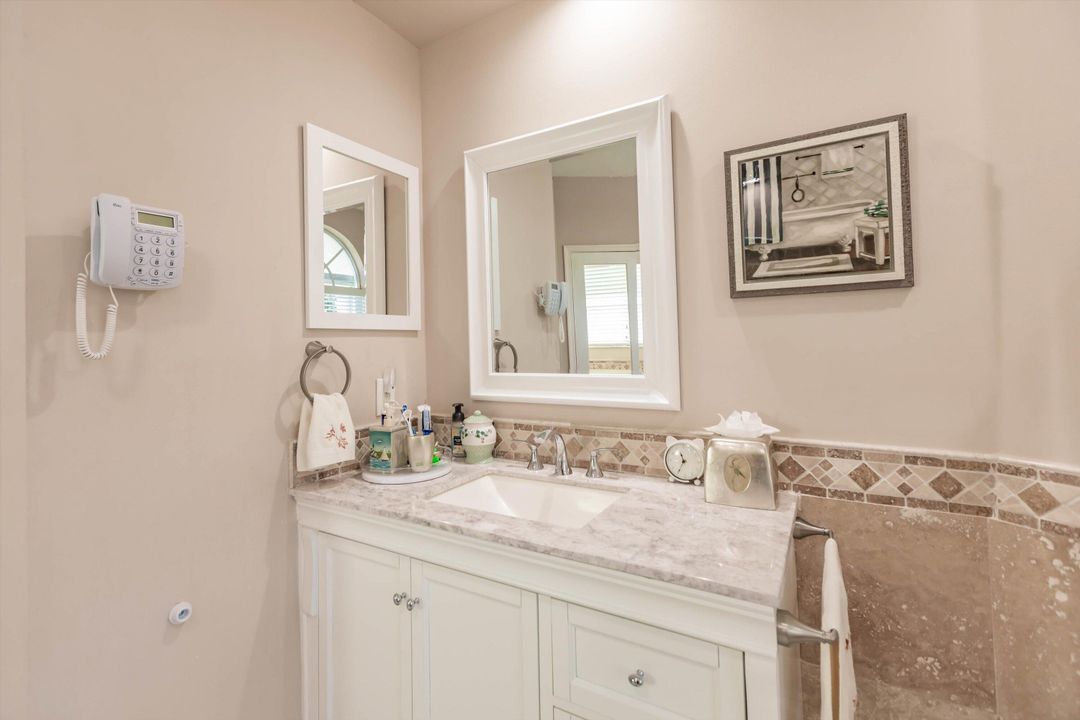 合同活跃: $750,000 (4 贝兹, 3 浴室, 2760 平方英尺)