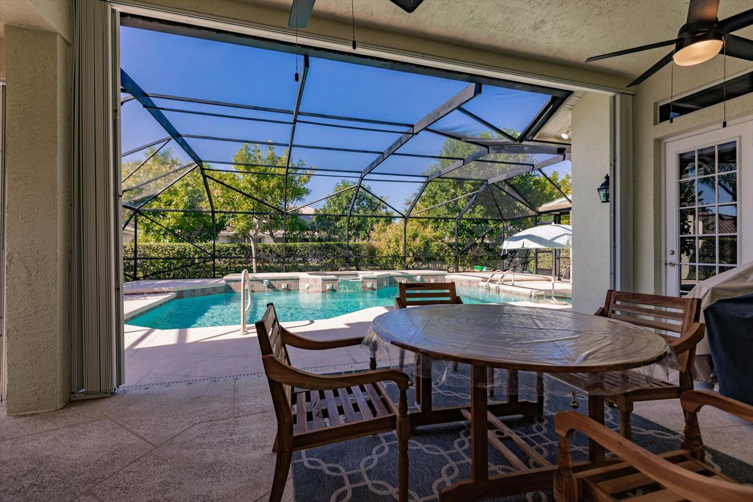 合同活跃: $750,000 (4 贝兹, 3 浴室, 2760 平方英尺)