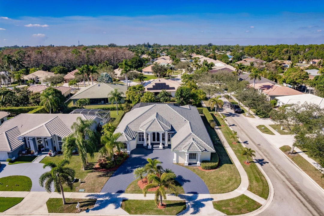 合同活跃: $750,000 (4 贝兹, 3 浴室, 2760 平方英尺)