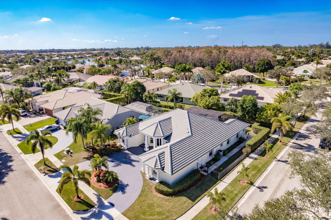 合同活跃: $750,000 (4 贝兹, 3 浴室, 2760 平方英尺)