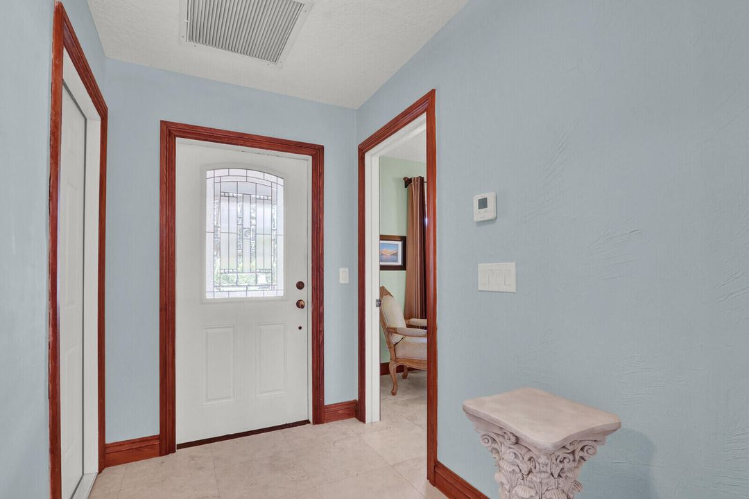 合同活跃: $1,229,000 (3 贝兹, 2 浴室, 1996 平方英尺)