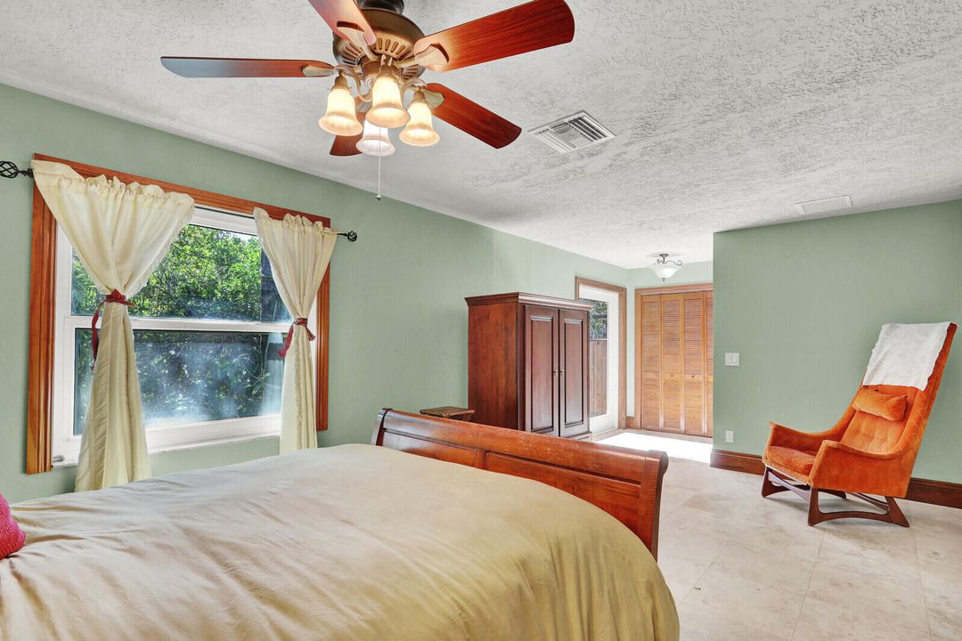 合同活跃: $1,229,000 (3 贝兹, 2 浴室, 1996 平方英尺)