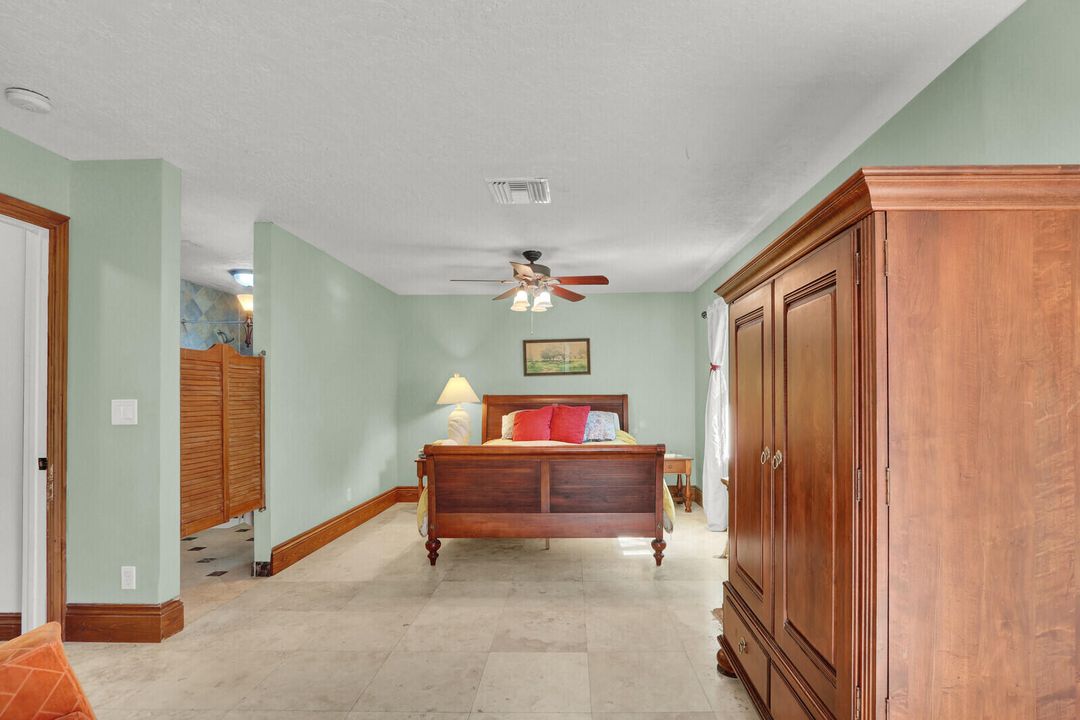 合同活跃: $1,229,000 (3 贝兹, 2 浴室, 1996 平方英尺)