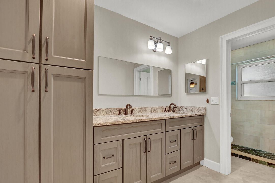 合同活跃: $1,229,000 (3 贝兹, 2 浴室, 1996 平方英尺)