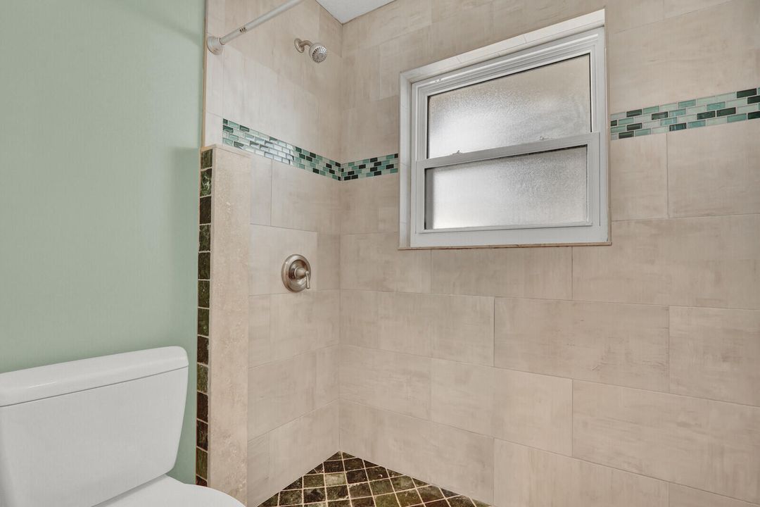 合同活跃: $1,229,000 (3 贝兹, 2 浴室, 1996 平方英尺)