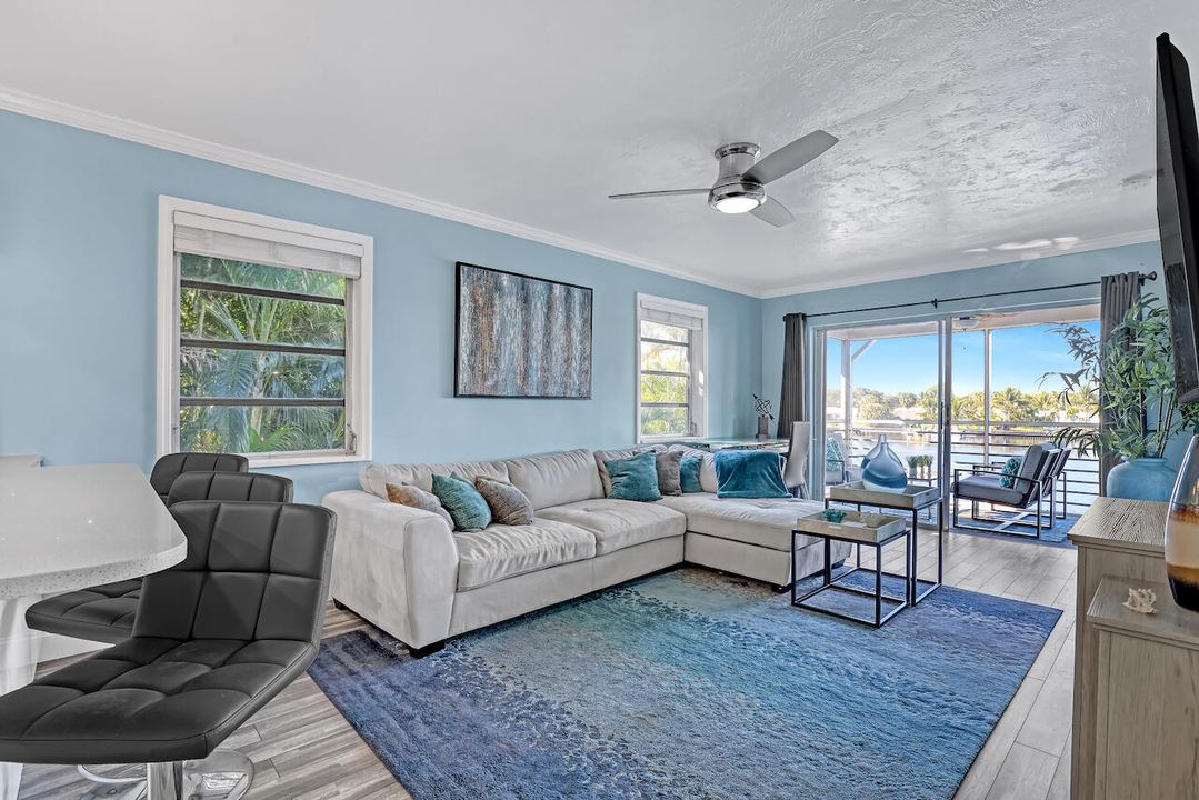 На продажу: $230,000 (2 спален, 2 ванн, 824 Квадратных фут)