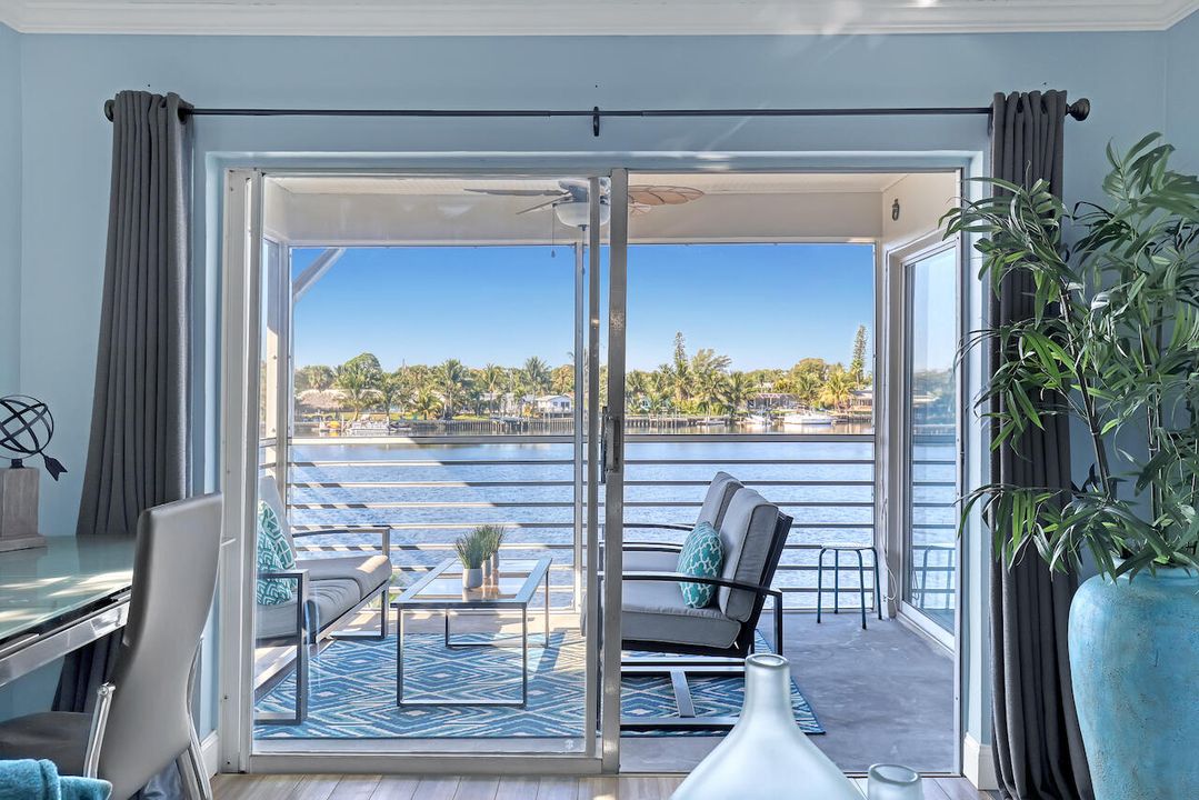 На продажу: $230,000 (2 спален, 2 ванн, 824 Квадратных фут)