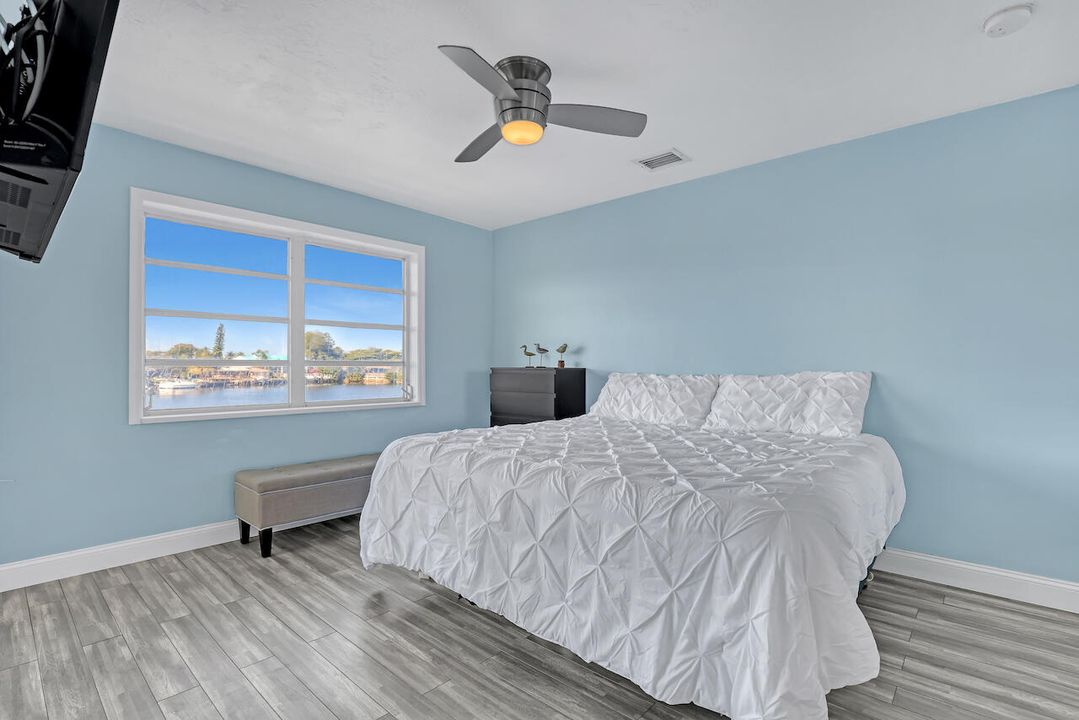 На продажу: $230,000 (2 спален, 2 ванн, 824 Квадратных фут)