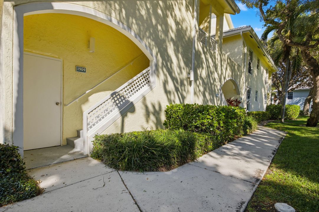 For Sale: $648,900 (2 beds, 2 baths, 1263 Square Feet)