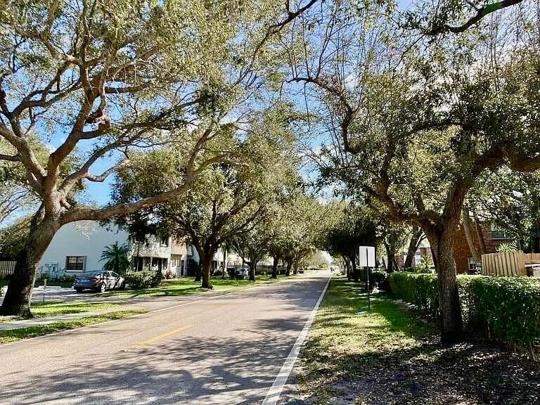 待售: $295,000 (2 贝兹, 1 浴室, 1024 平方英尺)