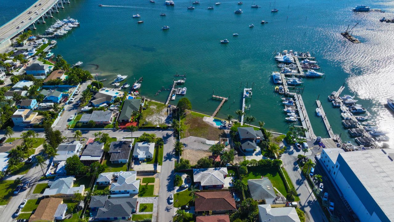 Activo con contrato: $4,800,000 (5 camas, 4 baños, 2138 Pies cuadrados)