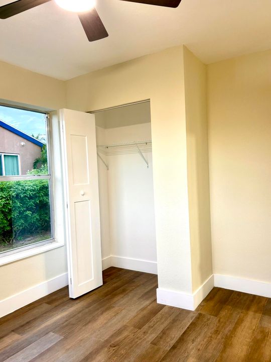 出租: $2,100 (2 贝兹, 1 浴室, 807 平方英尺)