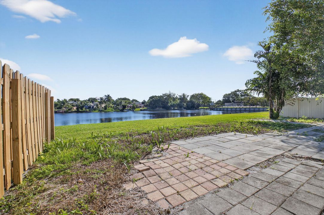 For Sale: $375,000 (3 beds, 2 baths, 1540 Square Feet)