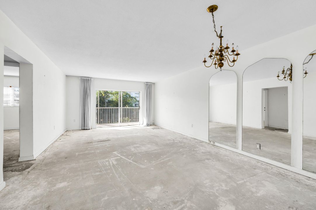 Под контрактом: $379,900 (2 спален, 2 ванн, 1008 Квадратных фут)