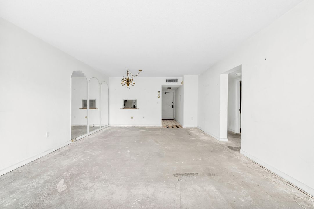 Под контрактом: $379,900 (2 спален, 2 ванн, 1008 Квадратных фут)