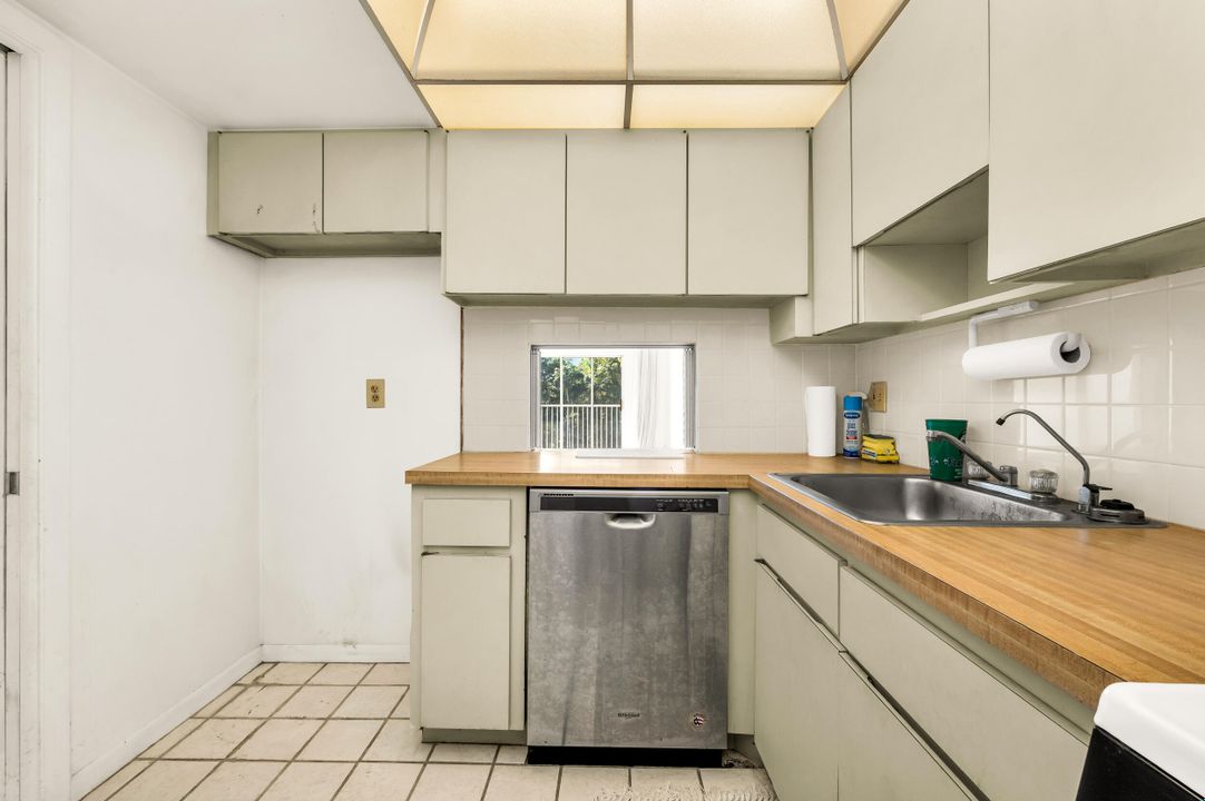 Под контрактом: $379,900 (2 спален, 2 ванн, 1008 Квадратных фут)