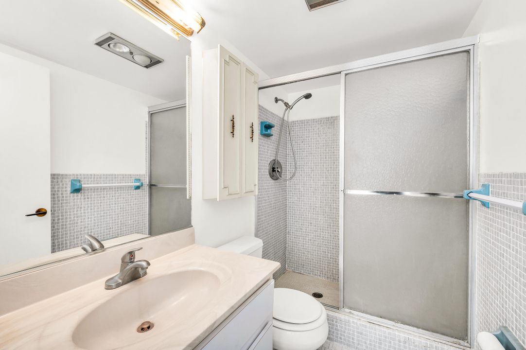 Под контрактом: $379,900 (2 спален, 2 ванн, 1008 Квадратных фут)